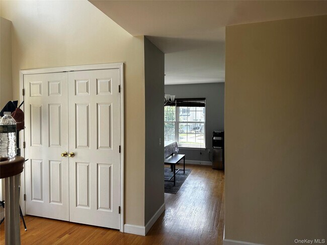Building Photo - 2402 Rockledge Ct