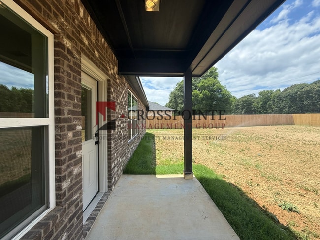 Building Photo - Beautiful 3 Bedroom 2 Bathroom Home!