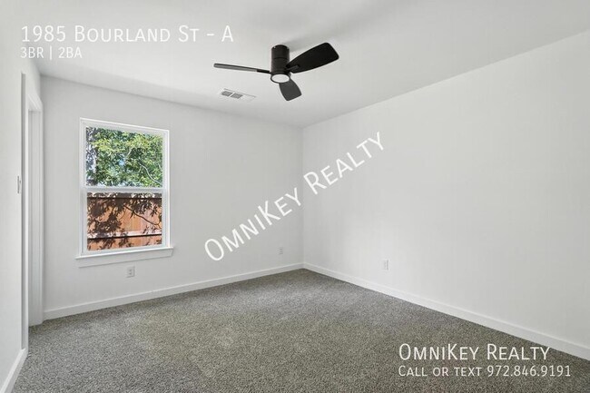 Building Photo - 1985 Bourland St