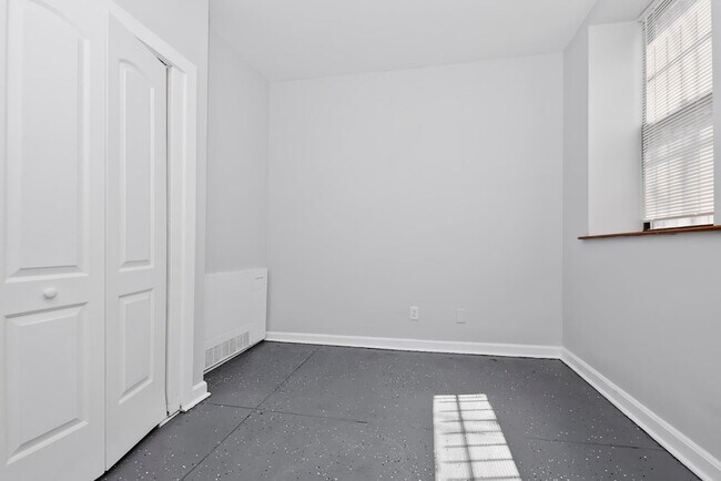 Building Photo - 7217 S Yates Blvd