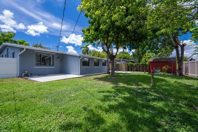 Building Photo - 6113 Royal Palm Blvd