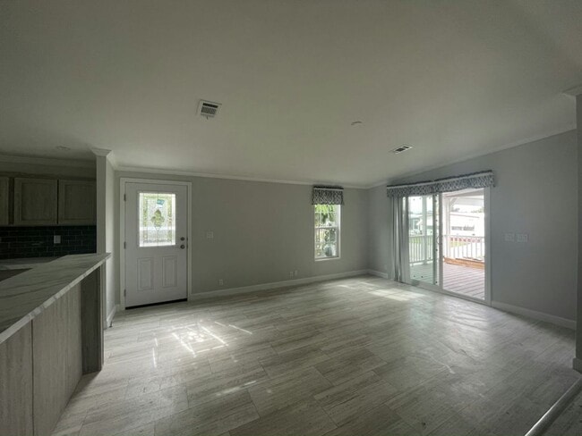 Building Photo - 990 E Sand Cay Ave