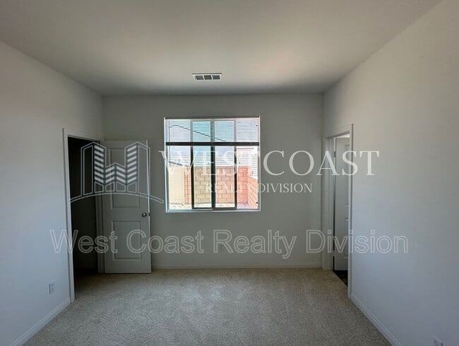 Building Photo - 25134 Sand Wedge Dr