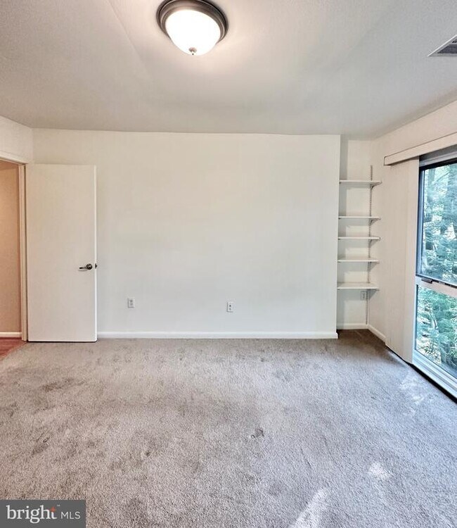 Building Photo - 2021 Lakebreeze Way