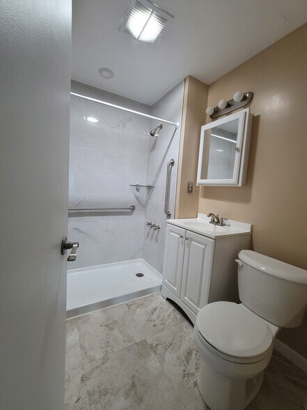 Building Photo - 17 Stony Brook Dr