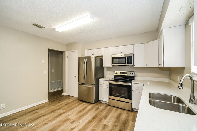 Building Photo - 8219 Crosswind Rd