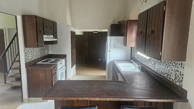 Building Photo - 2601 Meadowlark Ave