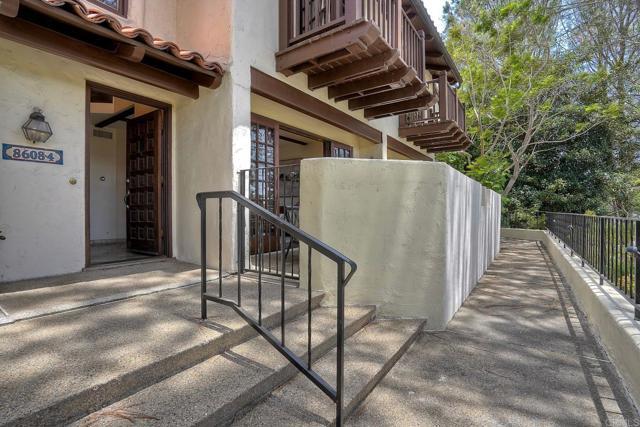 Building Photo - 8608 Villa La Jolla Dr