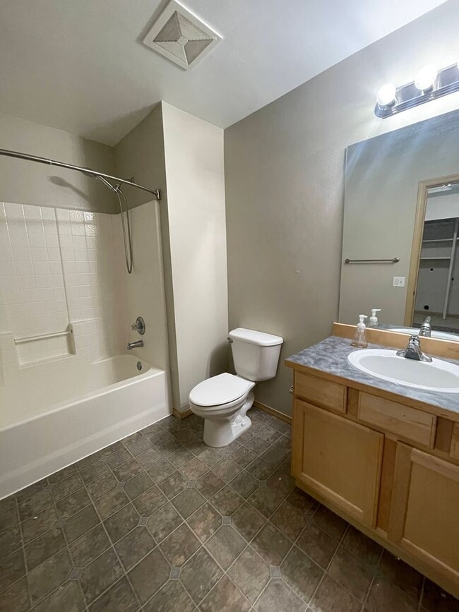 Building Photo - 3 Bedroom Home in DuPont