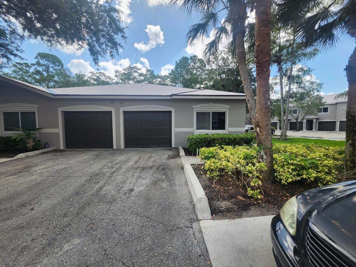 Building Photo - 260 Crestwood Cir