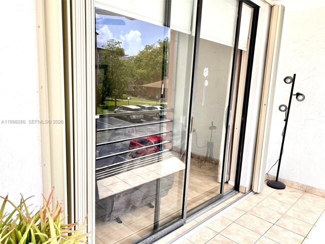 Building Photo - 2841 Somerset Dr