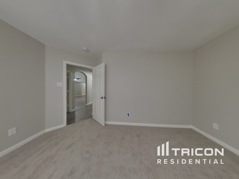Building Photo - 4123 Pedernales River Ln