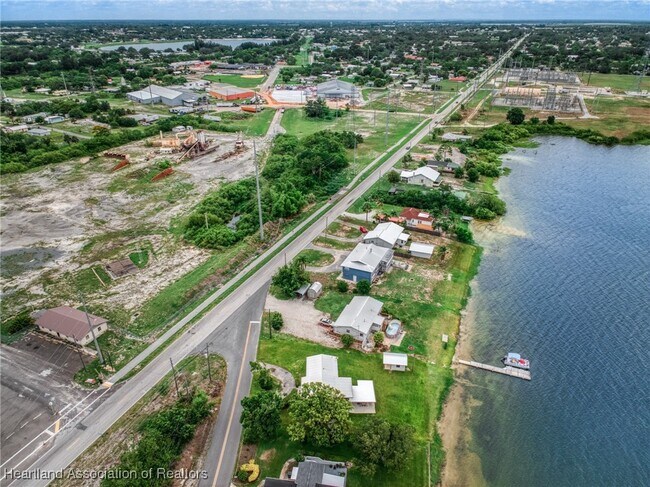 Building Photo - 403 Lake Lotela Dr