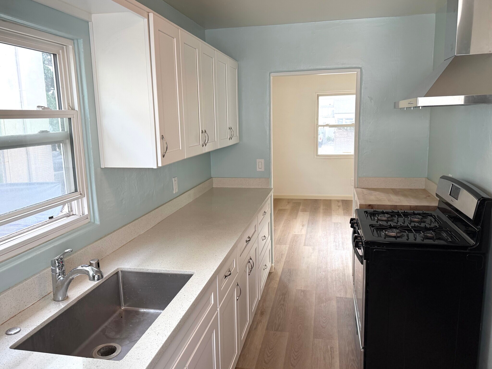 Building Photo - 1246 Pacific Beach Dr