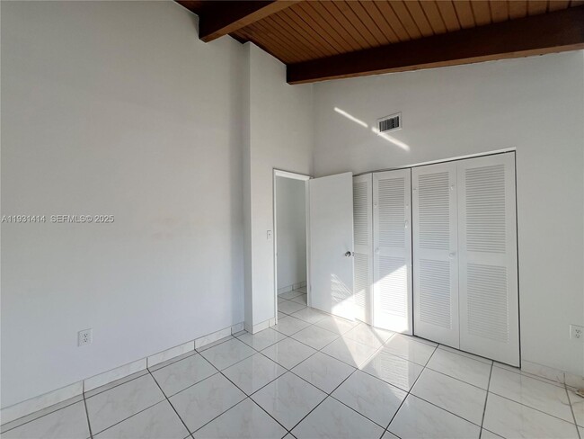 Building Photo - 1909 SW 107th Ave