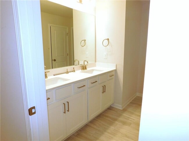 Building Photo - 1626 Halbrook Pl SW