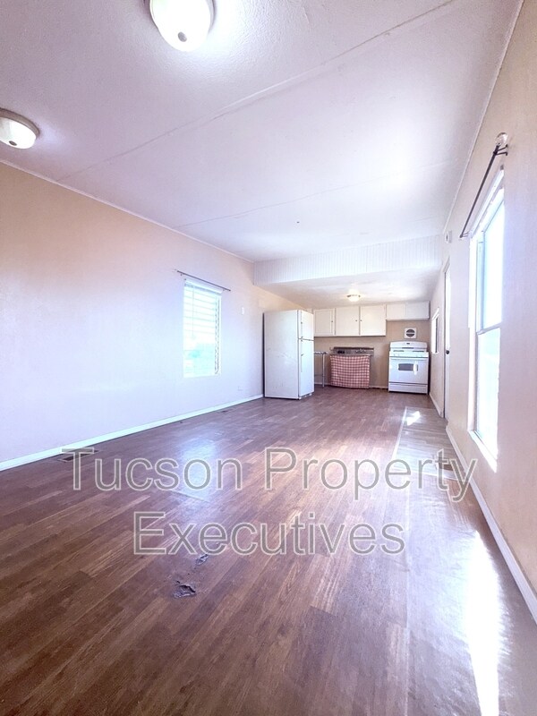 Building Photo - 3425 E Benson Hwy