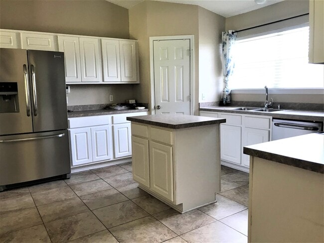 Building Photo - 335 Egan Dr