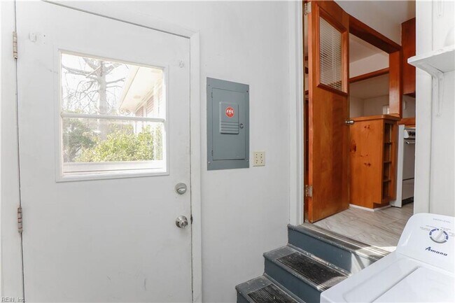 Building Photo - Hampton Duplex 2bed 1 bath