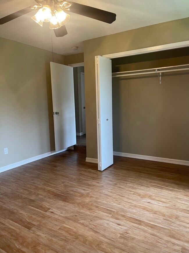 Building Photo - 5181 Middlecoff Cir