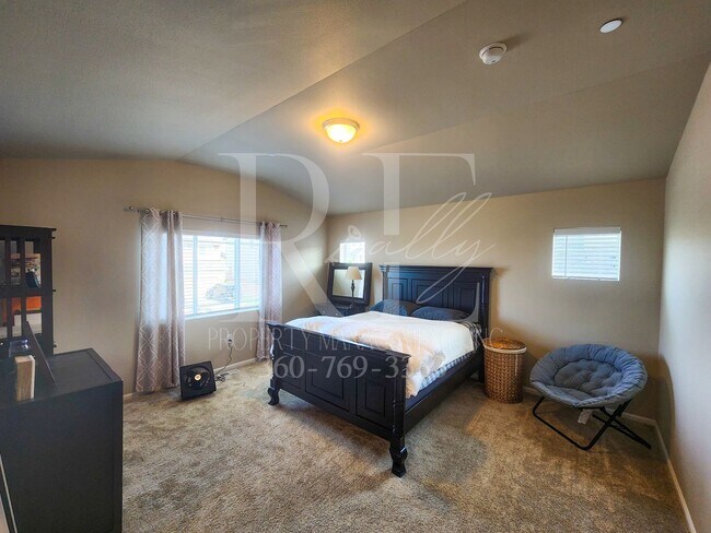 Building Photo - Extra Large Premium Built 4bd