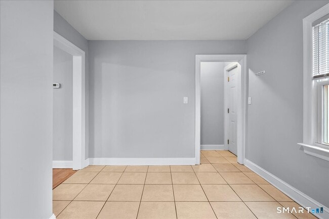 Building Photo - 38 Soundview Ave