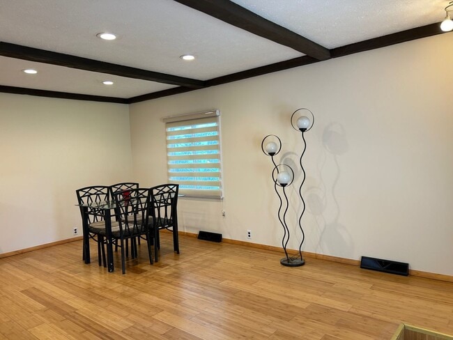 Building Photo - 3 Bedrooms One Floor Ranch House with 2 car attached garage in Lyndhurst