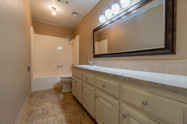 Building Photo - 1505 N 9th St