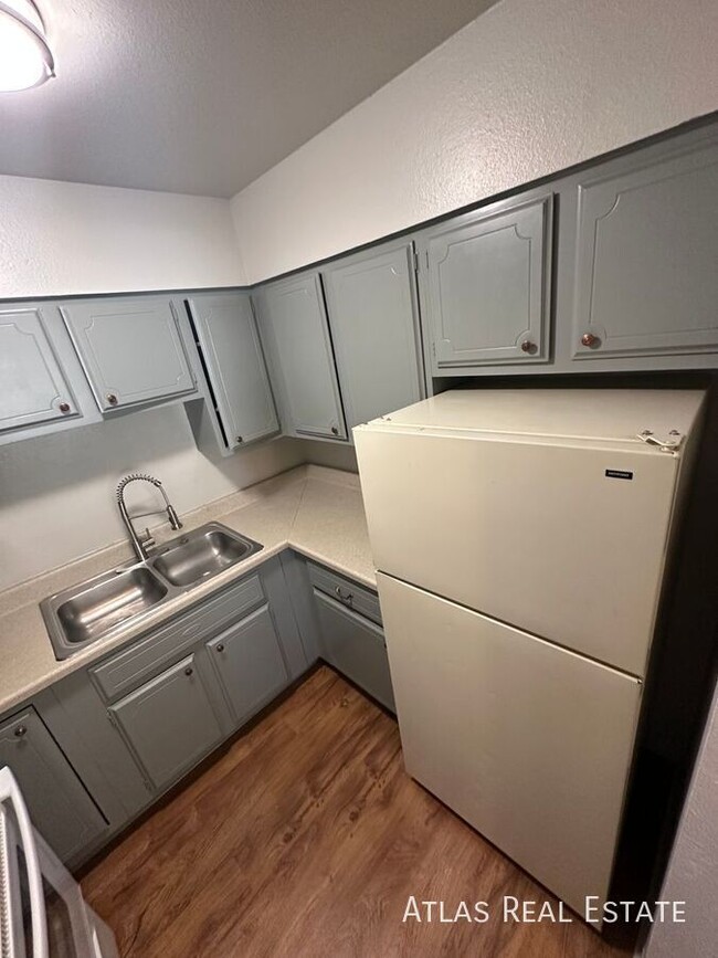 Building Photo - Upgraded 2BR | Prime Location Near Old Col...