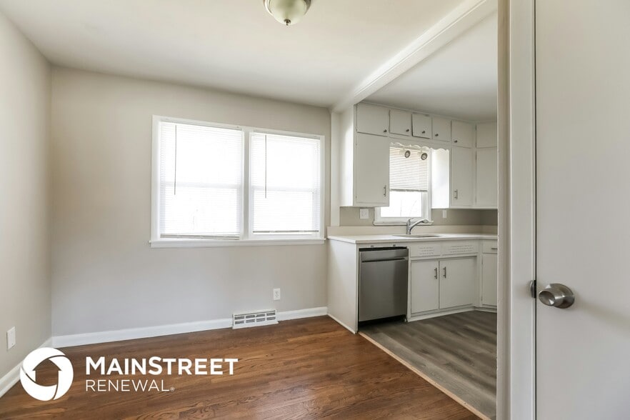 Building Photo - 13000 E 54 St