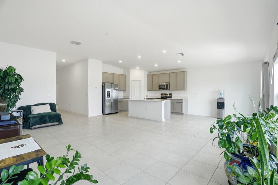 Building Photo - 740 Trotters Dr