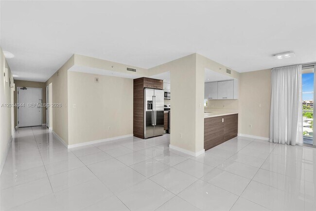 Building Photo - 9901 E Bay Harbor Dr