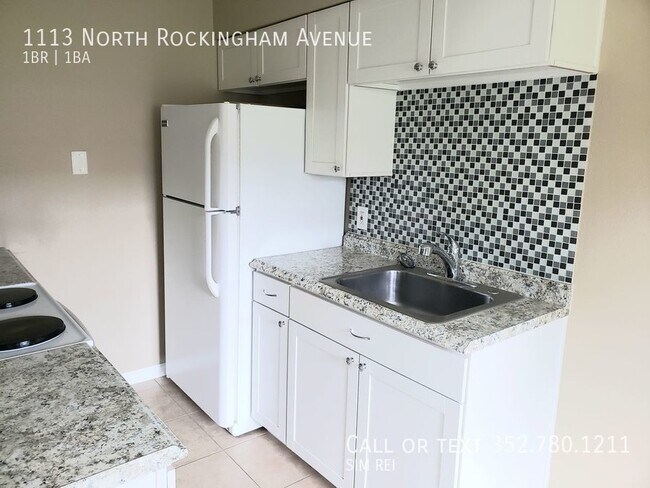 Building Photo - Tavares 1 Bed 1 Bath Apartment