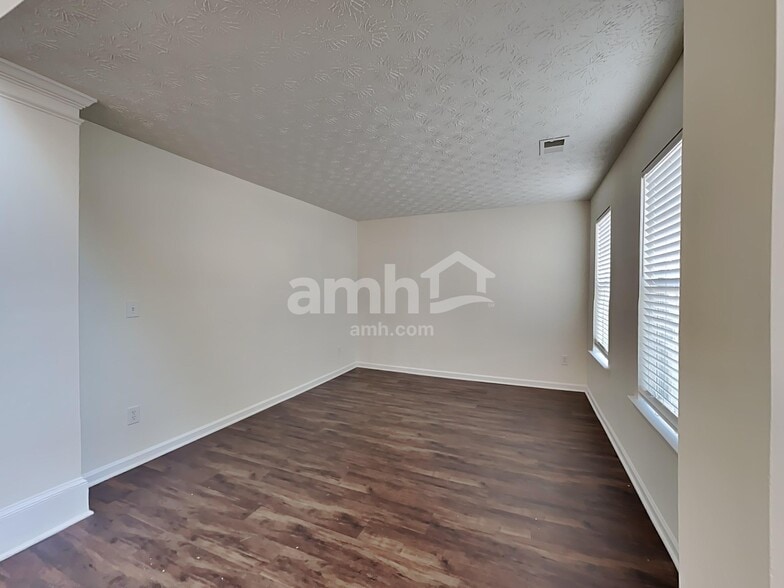 Building Photo - 750 Compton Ln