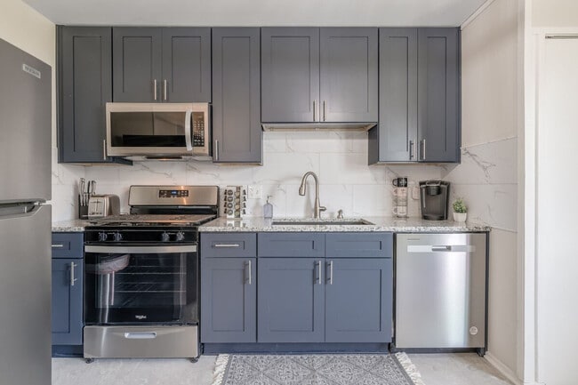 Building Photo - 5601 N Northwood Rd