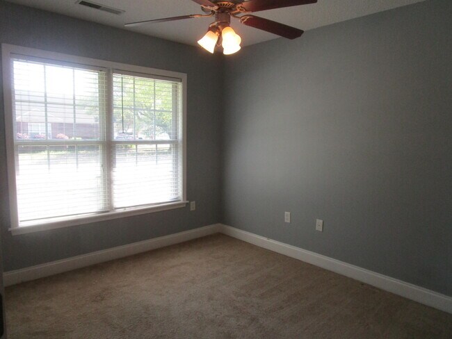 Building Photo - 601 Brushwood Dr