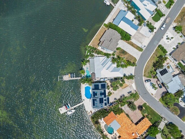 Building Photo - 980 Boca Ciega Isle Dr