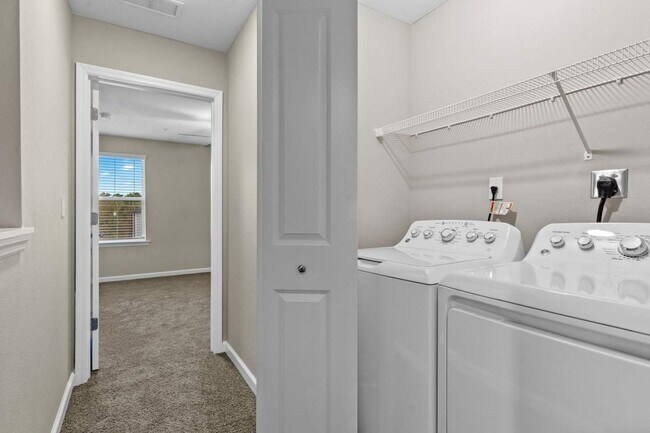 Building Photo - 2243 Del Carmel Way