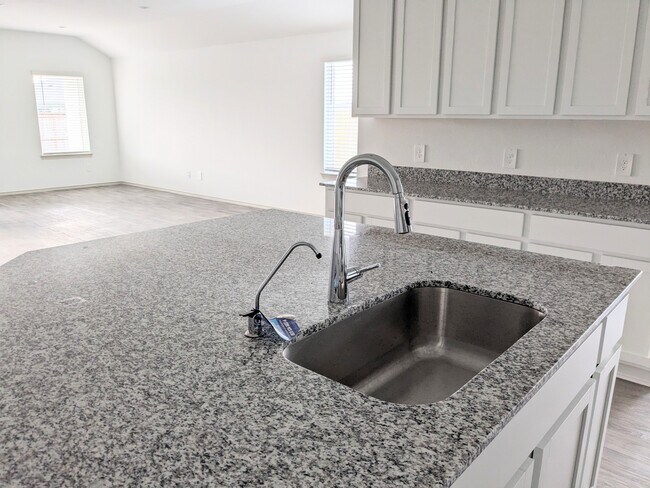 Building Photo - 7102 Sunset Crk Dr