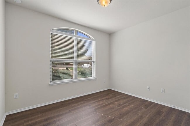 Building Photo - 7604 Knockfin Dr