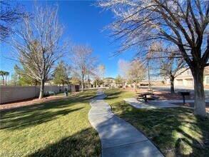 Building Photo - 10171 Rocky Tree St