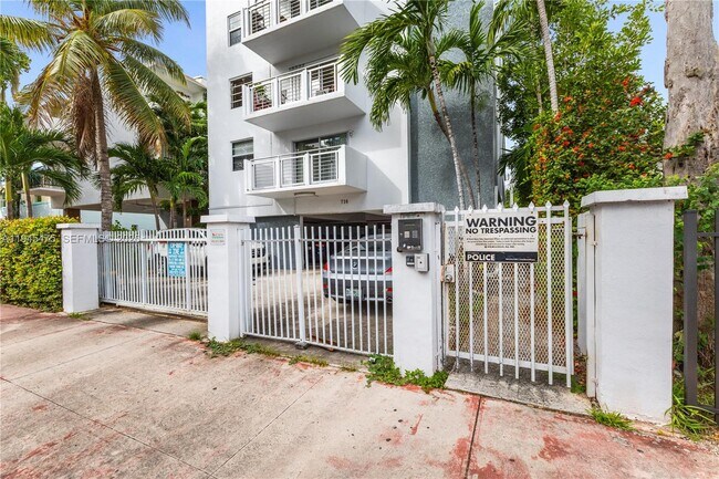 Building Photo - 716 Michigan Ave