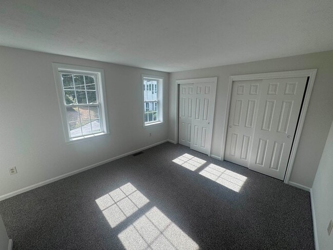 Building Photo - 5 Cabernet Ct