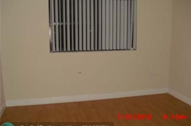 Building Photo - 9979 Nob Hill Ln