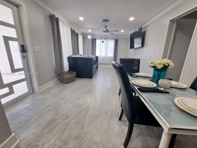 Building Photo - 2242 Polk St