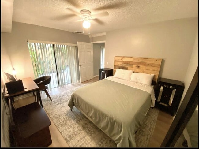 Building Photo - 2BR/2.5BA Townhome in the Heart of Palm Beach Gardens