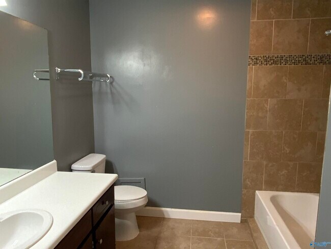 Building Photo - 108 Pat St