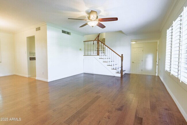 Building Photo - 2547 W Naranja Ave