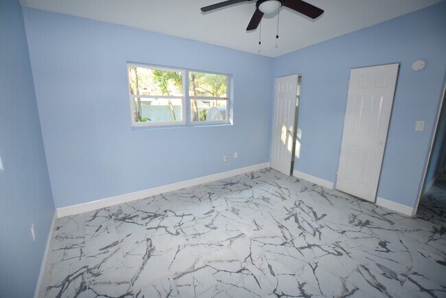 Building Photo - 2637 Healy Dr