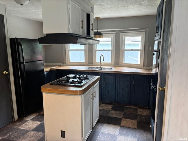 Building Photo - 50 Iroquois Dr